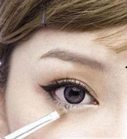 眼线化妆视频,跟随视频教程轻松掌握完美眼线技巧