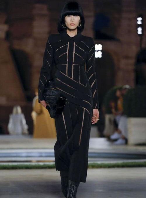 蘑菇头走秀视频,时尚界的独特风采演绎