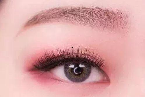如何画眼妆视频,跟随视频轻松打造迷人电眼